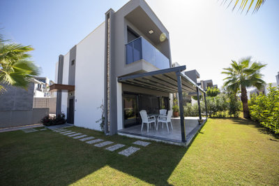 Exterior 4