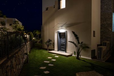 Exterior 12