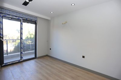 Interior 6