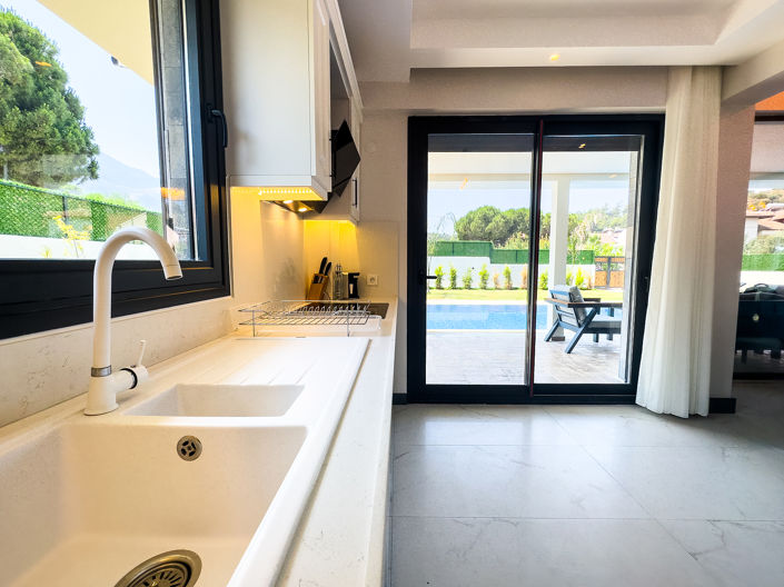 Image No.10-4 Bed House/Villa for sale