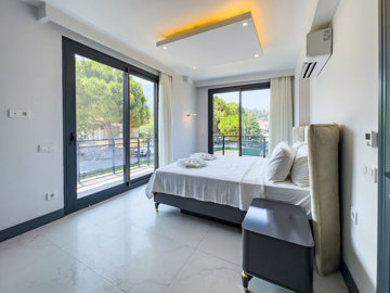 Interior 9