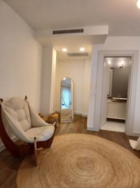 Interior 8