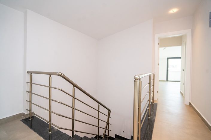 Image No.24-3 Bed Apartment for sale