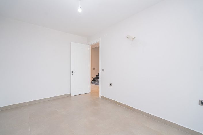 Image No.29-4 Bed Apartment for sale