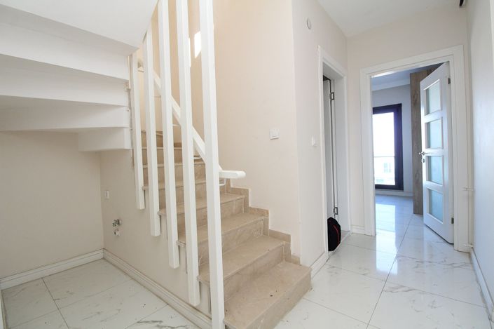 Image No.22-4 Bed Apartment for sale