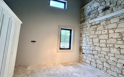 Interior 6