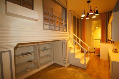 Interior 8