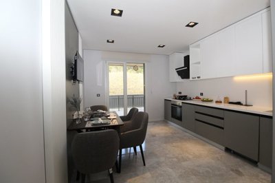 Interior 4