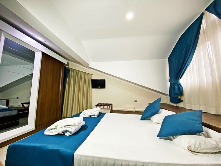 Image No.18-16 Bed Commercial for sale