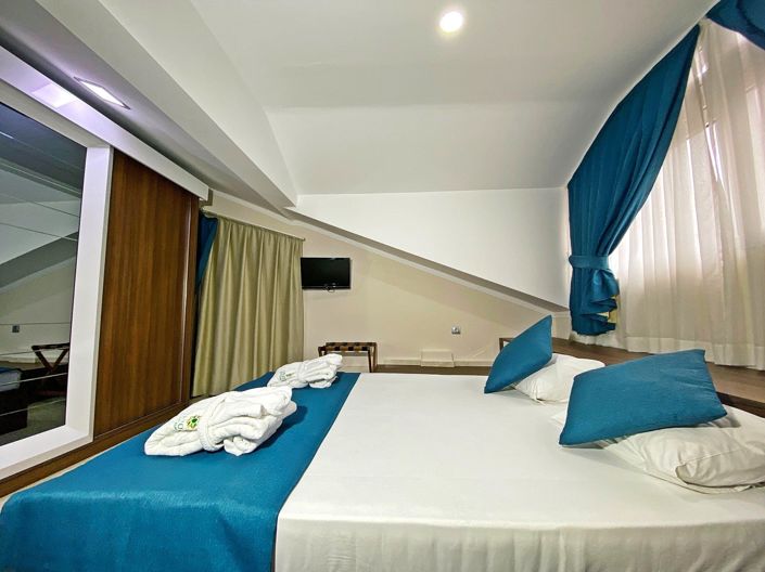 Image No.19-16 Bed Commercial for sale