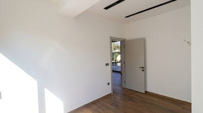 Interior 8