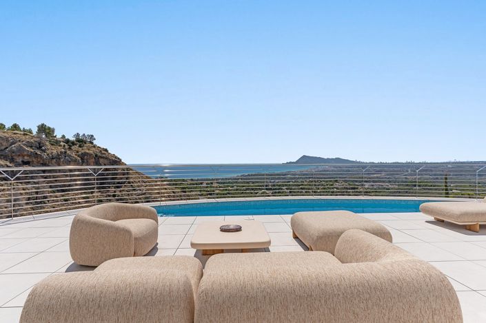 Image No.1-4 Bed House/Villa for sale