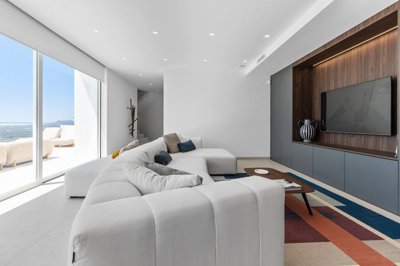 Interior 6