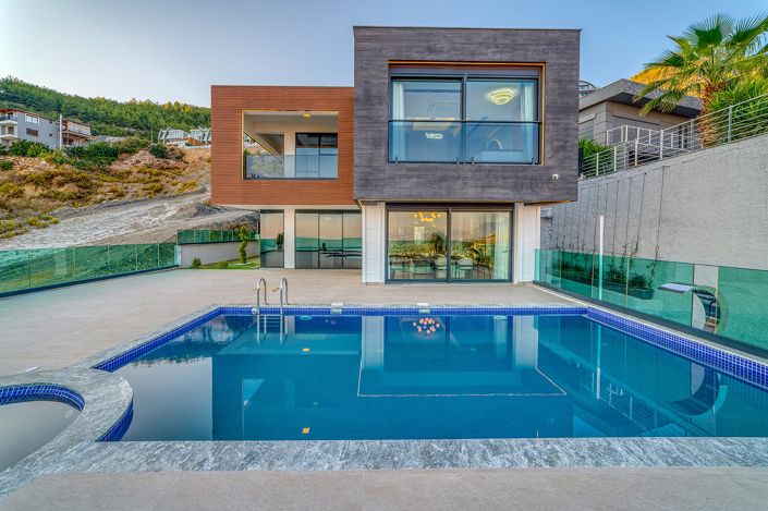 Image No.1-4 Bed House/Villa for sale