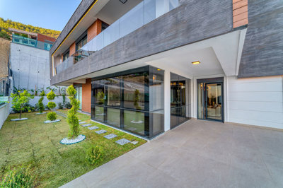 Exterior 7