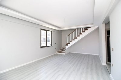 Interior 4