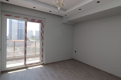 Interior 6