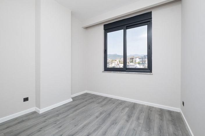 Image No.21-5 Bed Apartment for sale