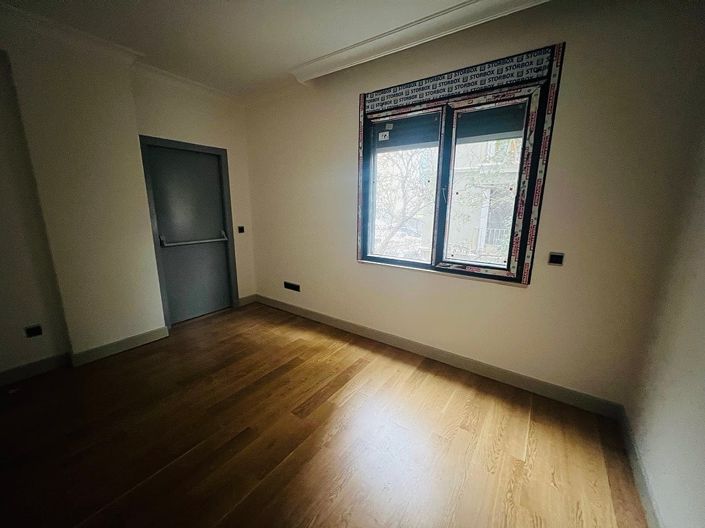 Image No.12-3 Bed Apartment for sale