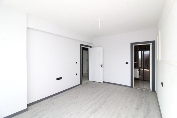 Image No.48-5 Bed Apartment for sale