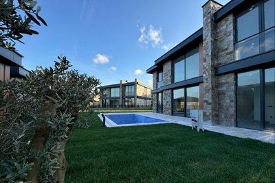 Exterior 4