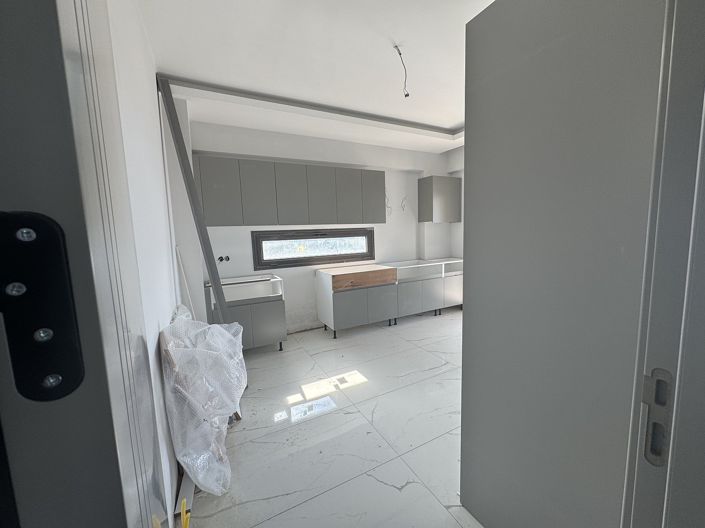 Image No.37-4 Bed Apartment for sale