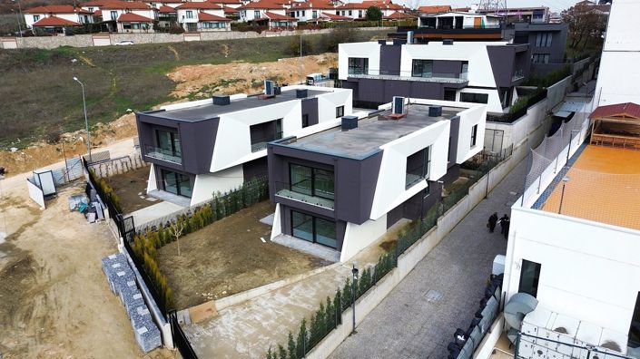 Image No.1-5 Bed House/Villa for sale