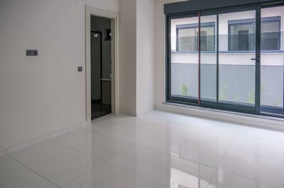 Interior 6