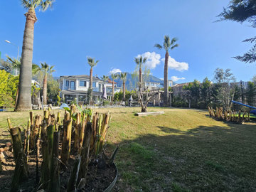 Exterior 11