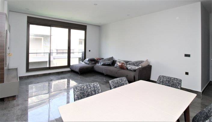 Image No.17-4 Bed Apartment for sale