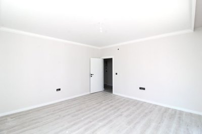 Interior 4
