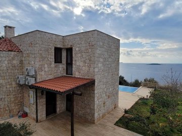 Exterior 3