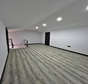Interior 8