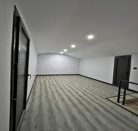 Interior 11