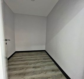 Interior 12