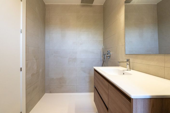 Image No.20-3 Bed Apartment for sale