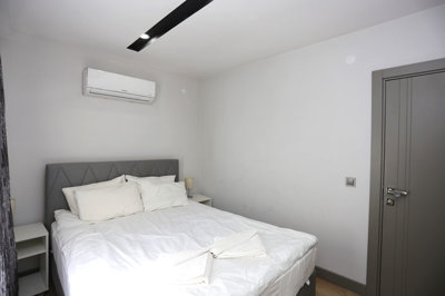 Interior 8