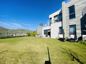 Exterior 4