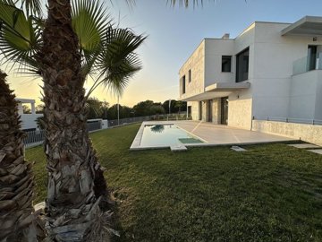Exterior 13