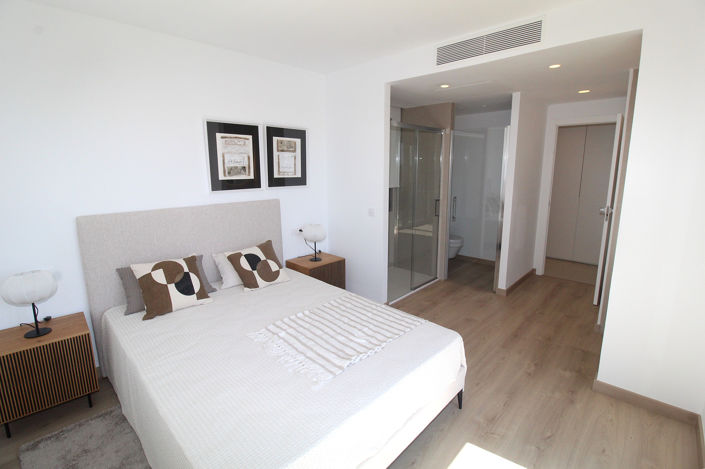 Image No.10-4 Bed House/Villa for sale