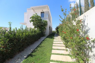 Exterior 6