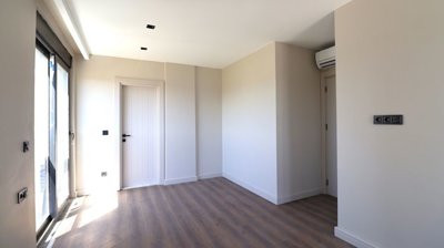 Interior 6