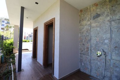 Exterior 5