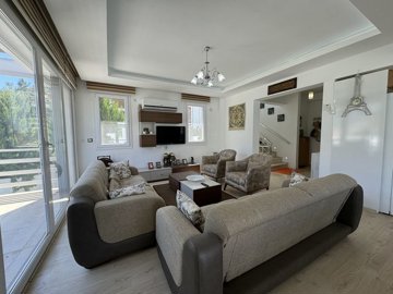 Interior 5