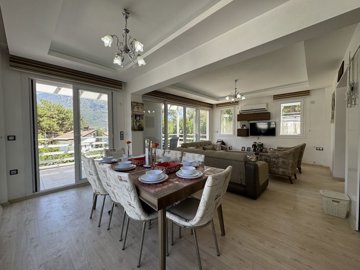 Interior 6