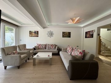 Interior 7