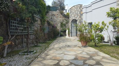 Exterior 5