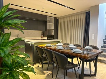 Interior 5