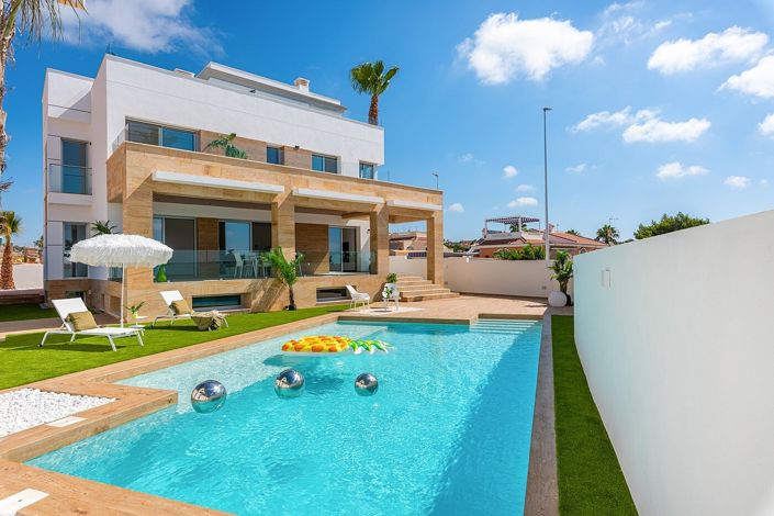 Image No.1-4 Bed House/Villa for sale