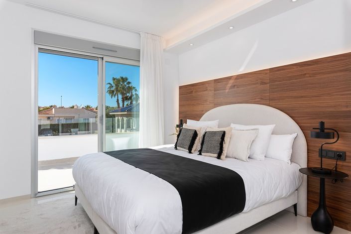 Image No.25-4 Bed House/Villa for sale